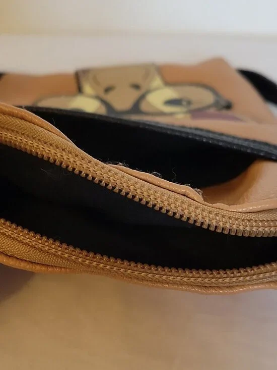 Tan crossbody bag, giraffe applique, detachable strap, silver hardware fannypack - Picture 5 of 8